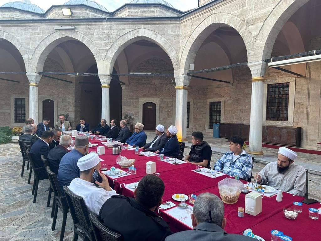 İstanbul’un Selâtin Camilerinin İmam-hatip ve Müezzinlerini Rüstempaşa Medresesi'nde Ağırladık "Filistin'deki Mazlumlar İçin Dualar Edildi"