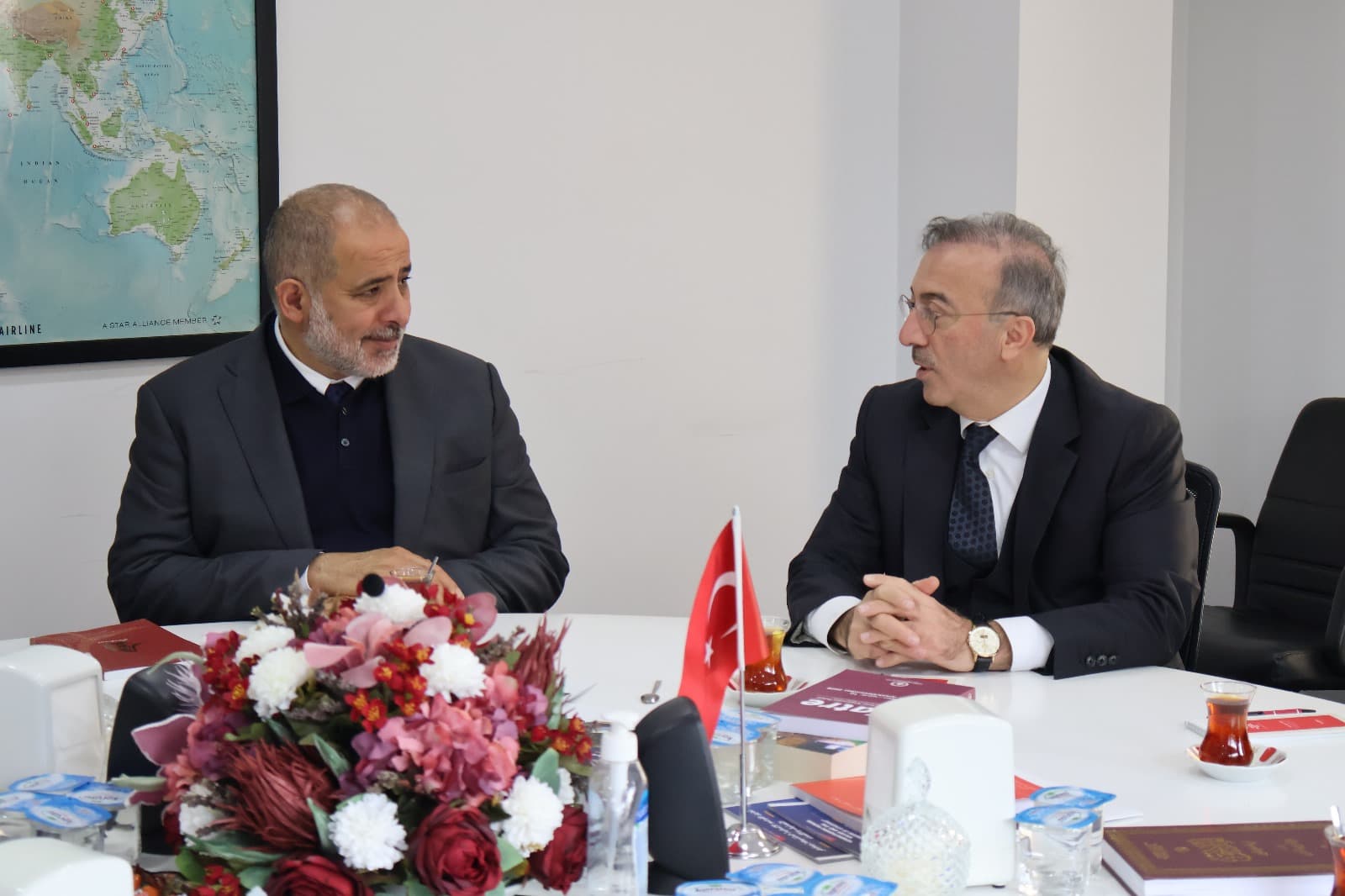 "Libya'yı Yeniden İnşa Hareketi"nin Lideri Deneyimli Devlet Adamı Dr. Arif Ali Nayed Vakfımızı Ziyaret Etti
