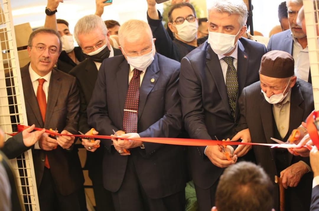 Inaugurada la exposición sobre "Profecía" del calígrafo y pintor Refet Kavukçu