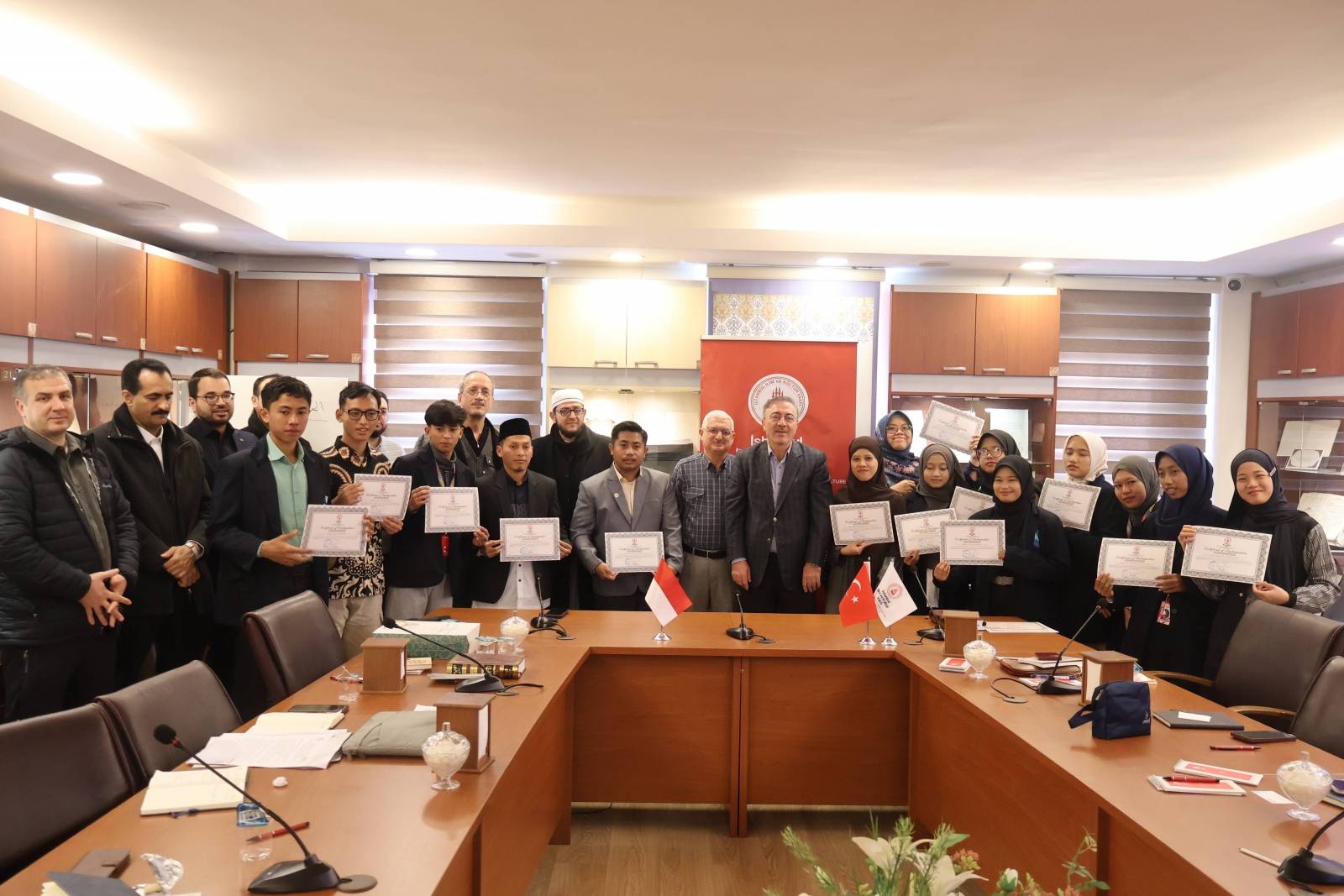 اختتام البرنامج الدولي لقراءة رسائل النور مع وفد جامعة دار السلام كونتور بإندونيسيا